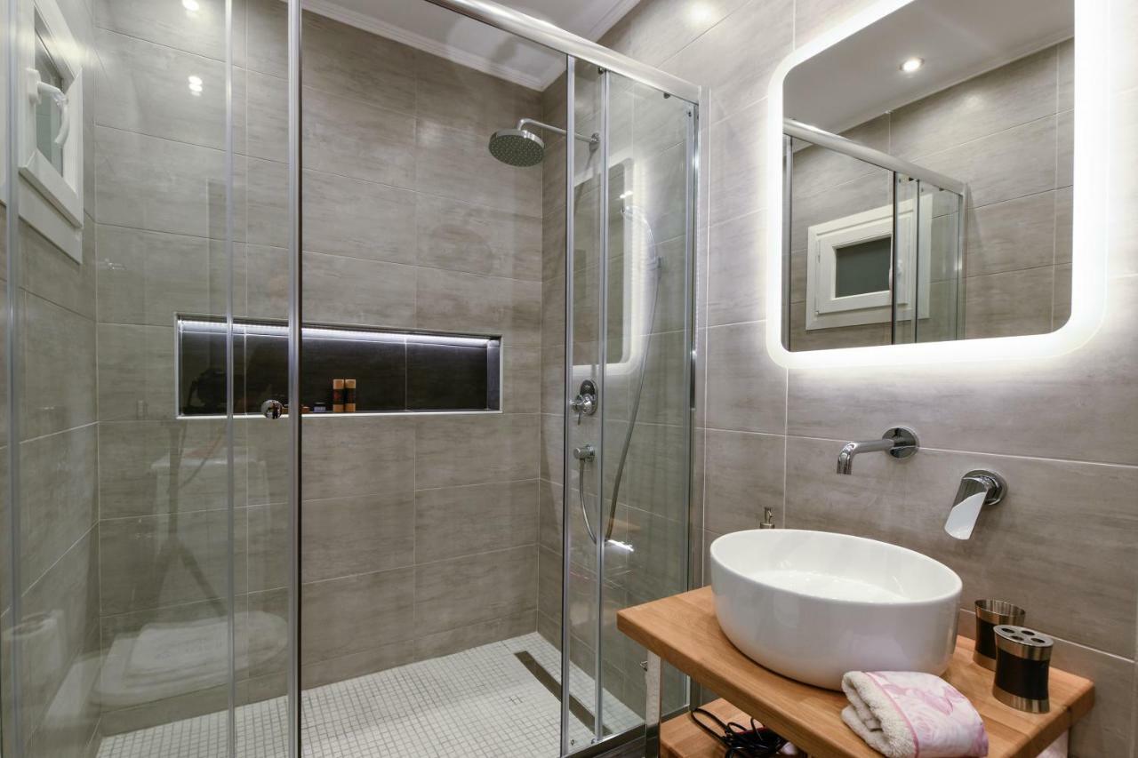 Adell Luxury Apartments Kavála ภายนอก รูปภาพ